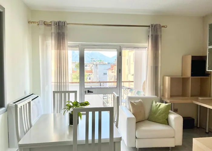 Appartamento Rolling - Near Blloku *